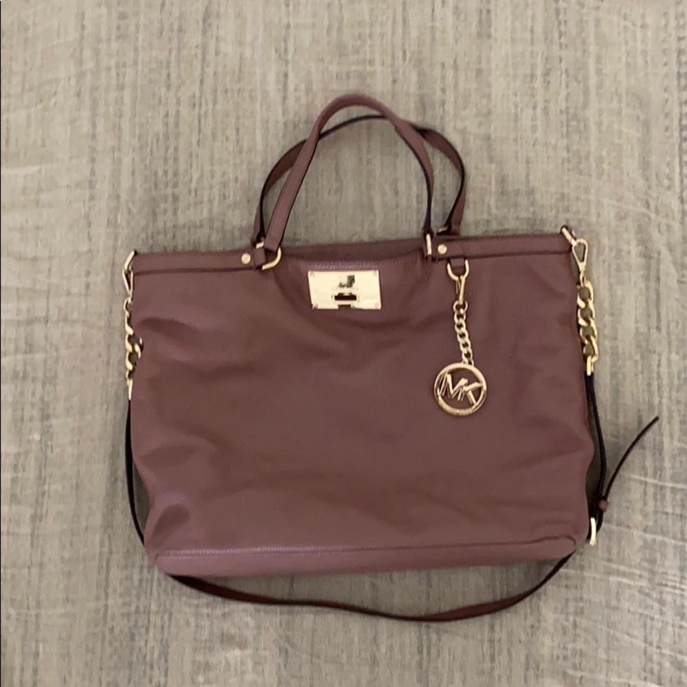 Michael Kor’s Pink Tote Crossbody Handbag